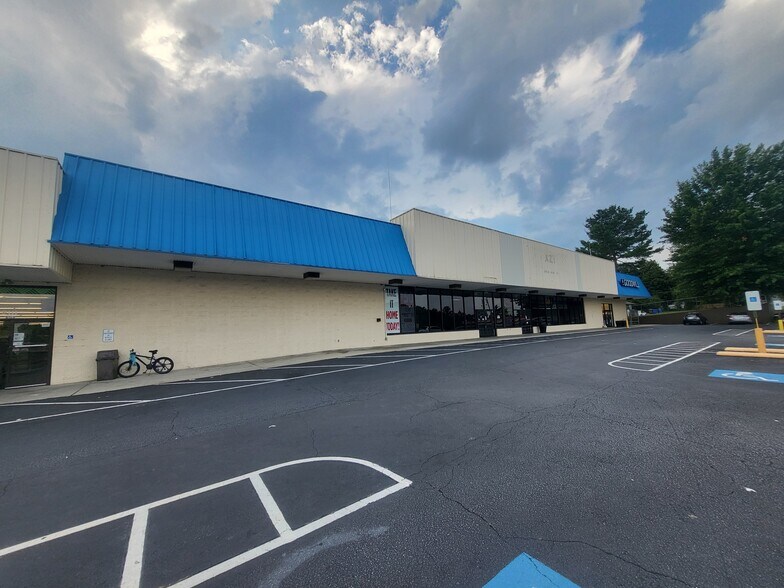 2111 Asheville Hwy, Hendersonville, NC à louer - Photo de l’immeuble – Image 2 sur 7