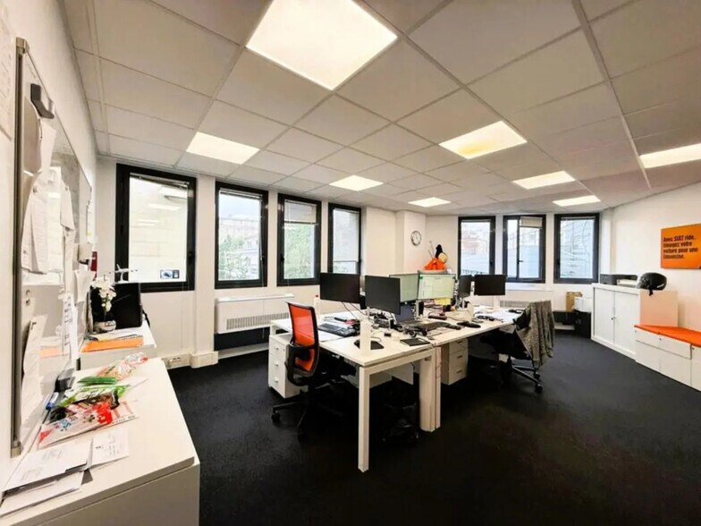 Bureau dans Clichy à louer - Photo de l’immeuble – Image 1 sur 6
