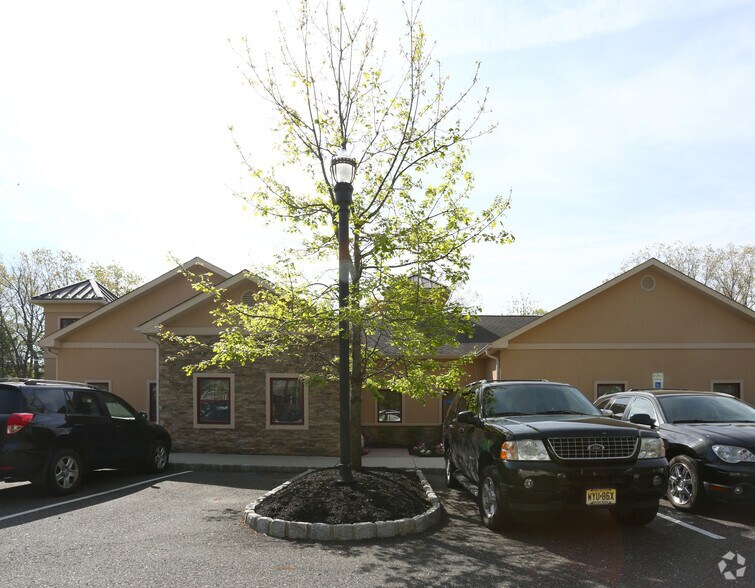 88 S Lakeview Dr, Gibbsboro, NJ à vendre - Photo de l’immeuble – Image 3 sur 9