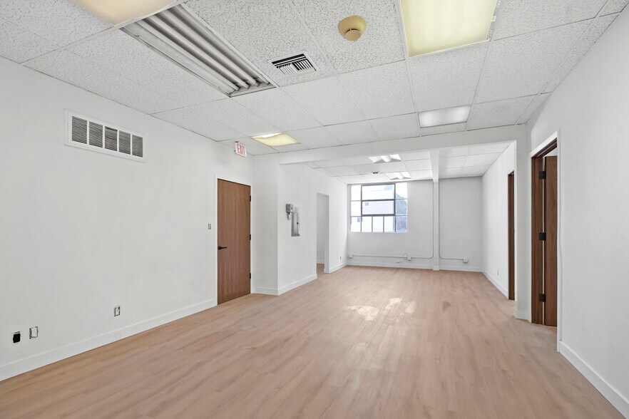 3006 Wilshire Blvd, Los Angeles, CA à louer - Photo de l’immeuble – Image 3 sur 15