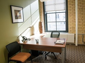 111 Queen St E, Toronto, ON à louer Photo intérieure– Image 1 sur 3