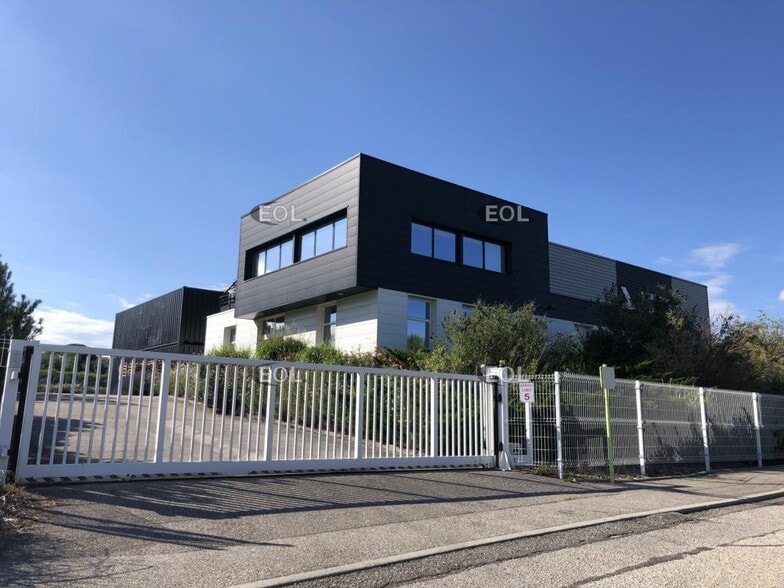 Industriel/Logistique dans Taluyers à louer - Photo de l’immeuble – Image 1 sur 20
