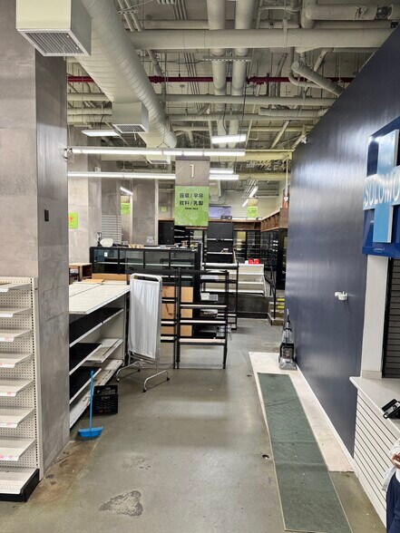 3702 Union St, Flushing, NY à louer - Photo de l’immeuble – Image 3 sur 9