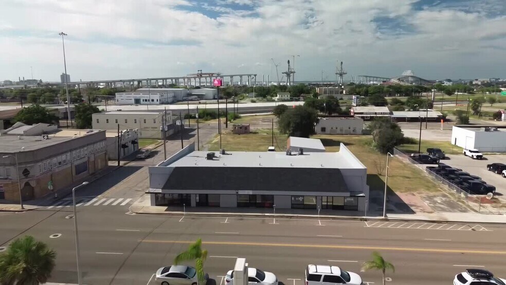 1024 Leopard St, Corpus Christi, TX à vendre - Vidéo sur l’annonce professionnelle – Image 2 sur 10