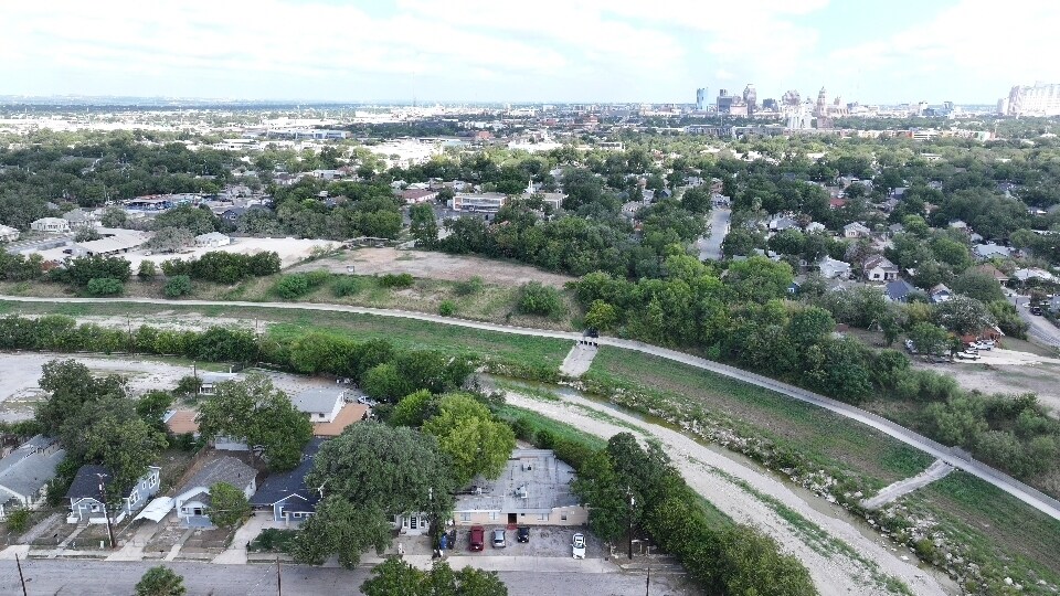153 E Baylor, San Antonio, TX à vendre - Photo de l’immeuble – Image 3 sur 12