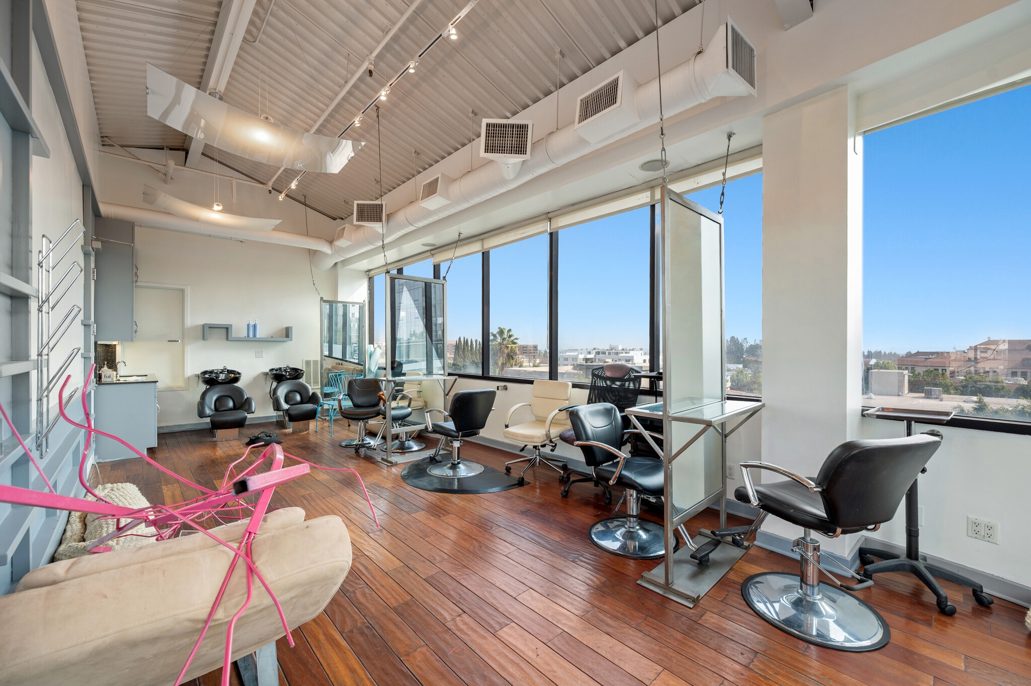 9975 Santa Monica Blvd, Beverly Hills, CA à louer Photo intérieure– Image 1 sur 5
