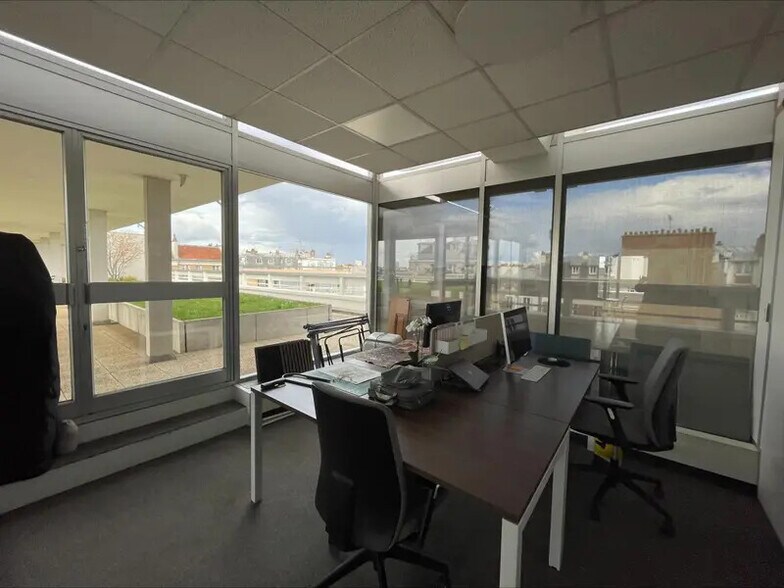 Bureau dans Saint-Mandé à louer - Photo de l’immeuble – Image 3 sur 11