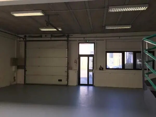 Plus de détails pour Local d'activités à louer