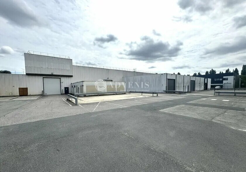 Local d’activités dans Roissy-en-France à louer - Photo de l’immeuble – Image 1 sur 9