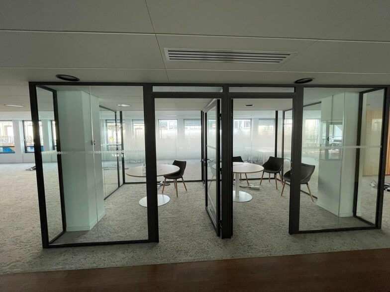 20 Rue Brunel, Paris à louer - Photo de l’immeuble – Image 2 sur 13
