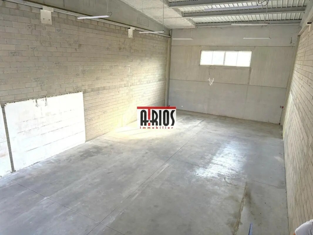 Industriel/Logistique dans Brignoles à louer Photo de l’immeuble– Image 1 sur 11