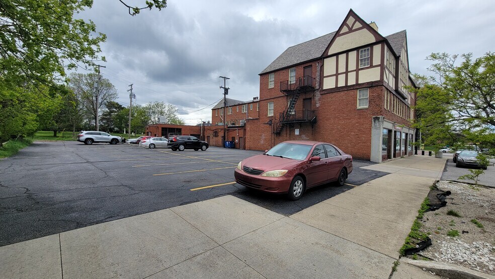 3427 Lee Rd, Shaker Heights, OH à louer - Photo de l’immeuble – Image 2 sur 9