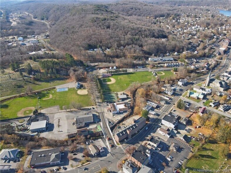 57 Main St, Winsted, CT à vendre - Aérien – Image 2 sur 26