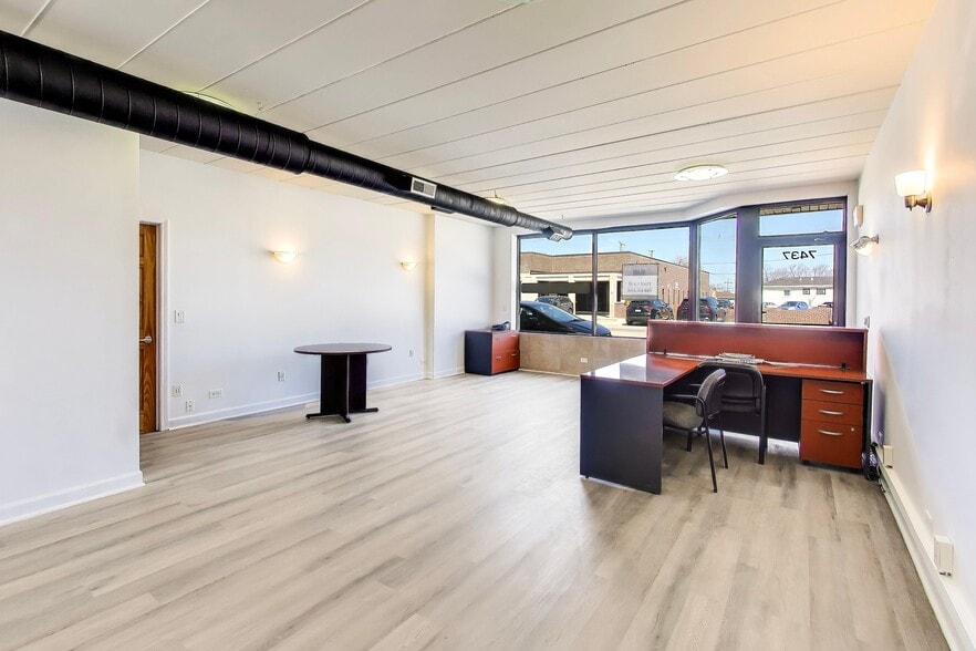 7437 W Irving Park Rd, Chicago, IL à louer - Photo de l’immeuble – Image 2 sur 11