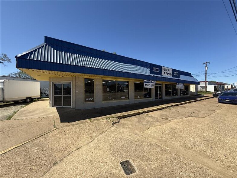 1404 W Gentry Pky, Tyler, TX à vendre - Photo principale – Image 1 sur 17