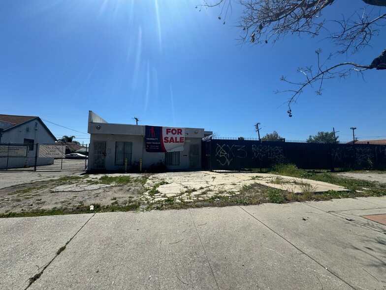 1726 W Compton Blvd, Compton, CA à vendre - Photo de l’immeuble – Image 1 sur 12