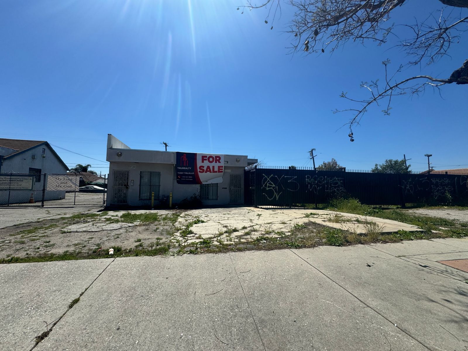 1726 W Compton Blvd, Compton, CA à vendre Photo de l’immeuble– Image 1 sur 13