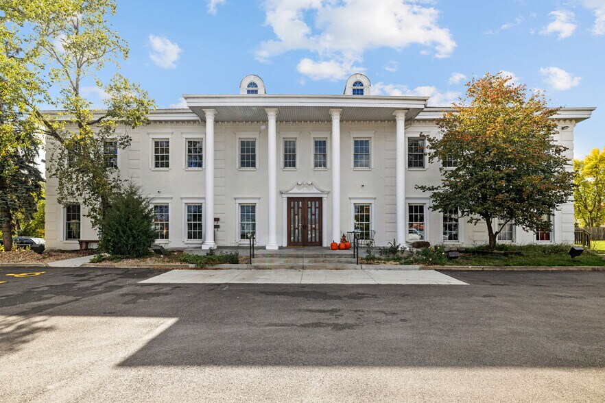 611 W Jefferson St, Shorewood, IL à louer - Photo de l’immeuble – Image 1 sur 17