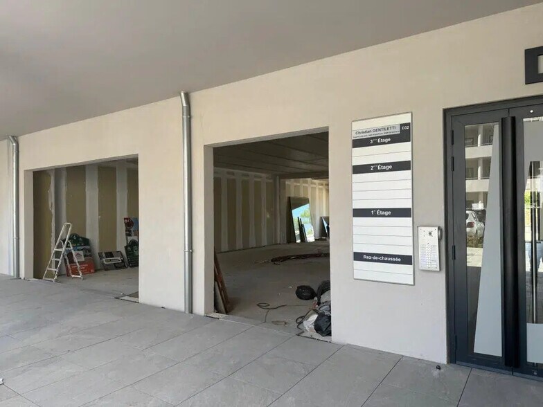 Bureau dans Aubagne à louer - Photo de l’immeuble – Image 3 sur 7