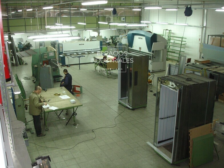 Industriel/Logistique dans Madrid, Madrid à vendre - Photo de l’immeuble – Image 3 sur 32