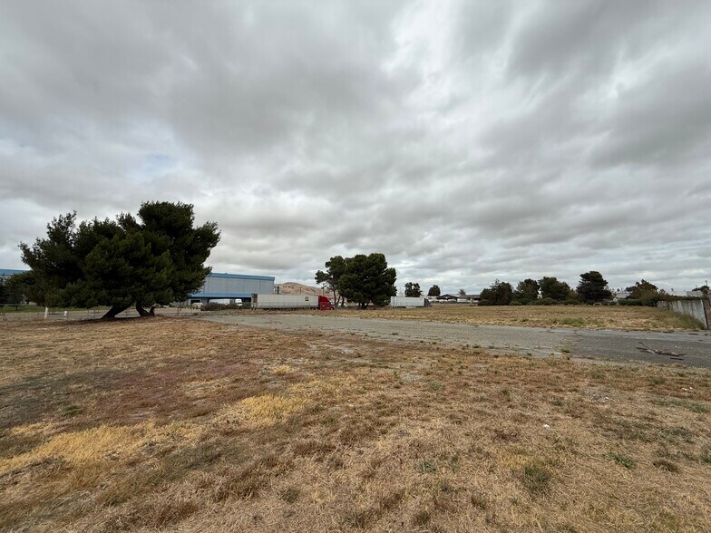 2100 Huntington Dr, Fairfield, CA à louer - Photo de l’immeuble – Image 3 sur 3