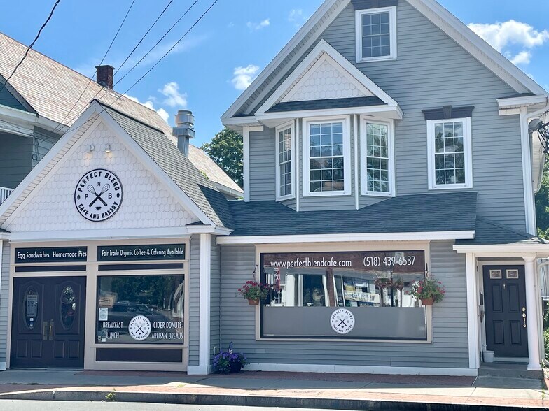 376 Delaware Ave, Delmar, NY à vendre - Photo de l’immeuble – Image 1 sur 2