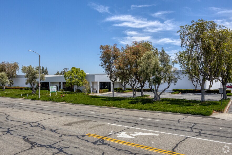 16704-16724 Marquardt Ave, Cerritos, CA à louer - Photo de l’immeuble – Image 2 sur 10