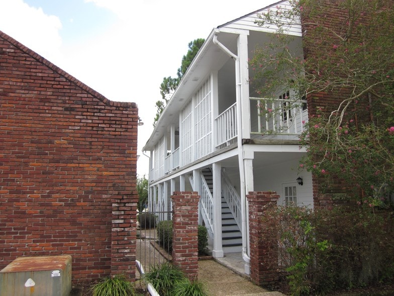 11603/11613 Newcastle Ave portefeuille de 2 biens à vendre sur LoopNet.fr - Photo principale – Image 1 sur 2