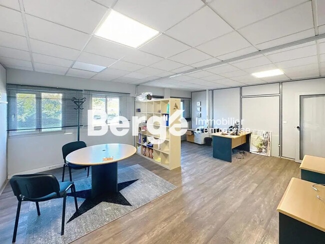 Plus de détails pour Bureau à louer