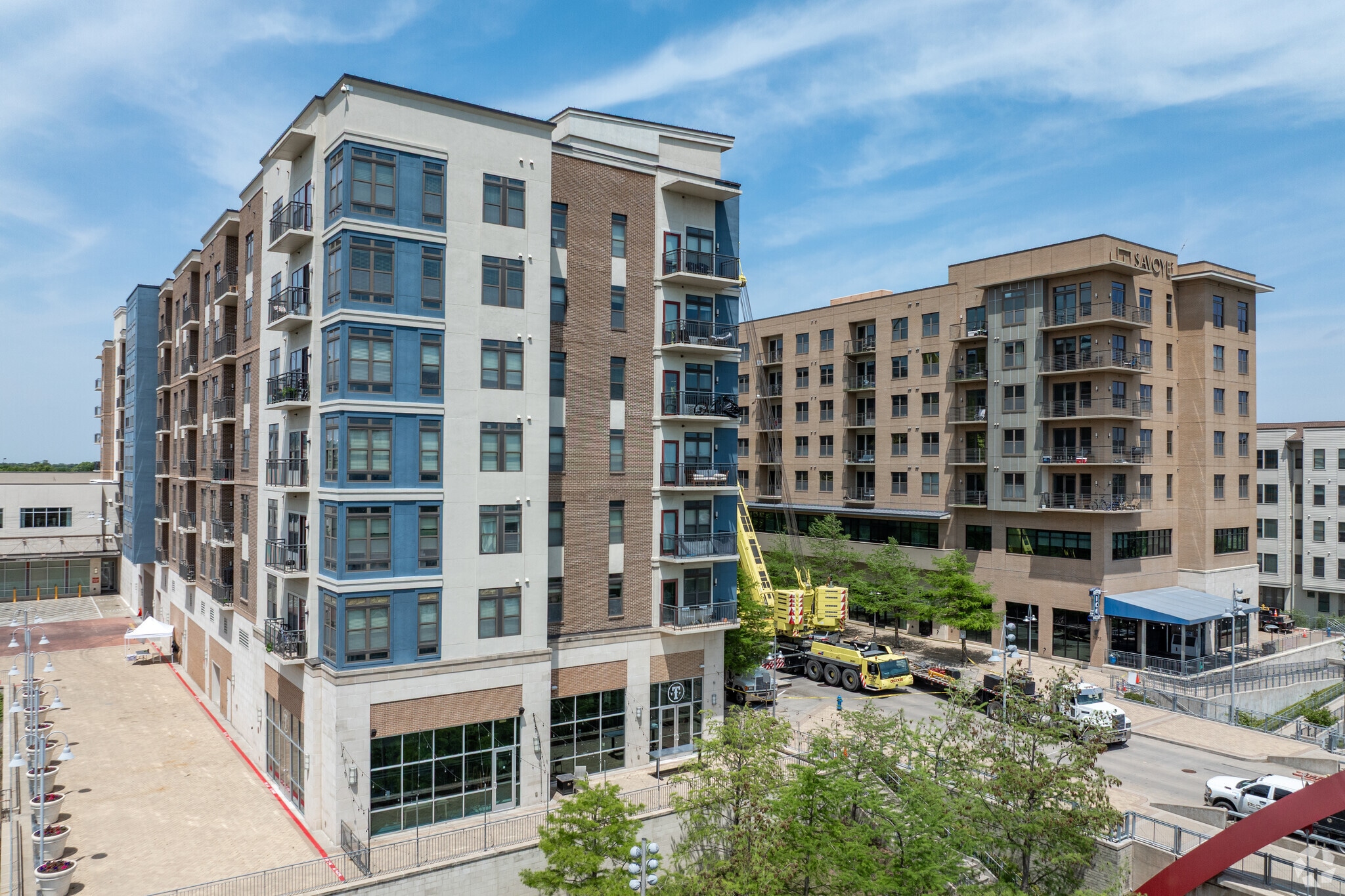 3870 Ponte Ave, Addison, TX à louer Photo de l’immeuble– Image 1 sur 2