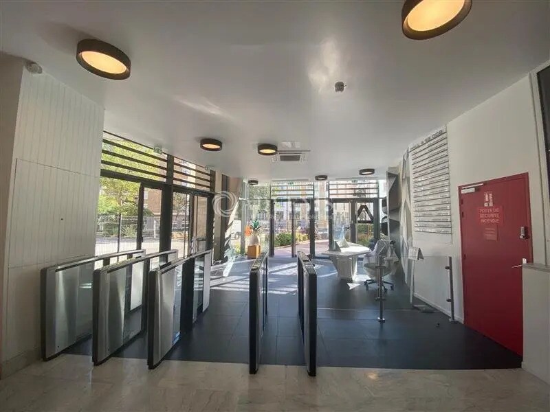 Bureau dans Paris à louer Hall d’entrée– Image 1 sur 12