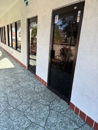 Plus de détails pour 4560-4568 Commercial Way, Spring Hill, FL - Local d'activités à louer