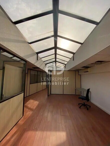 Bureau dans Villeneuve-Loubet à louer - Photo de l’immeuble – Image 3 sur 7
