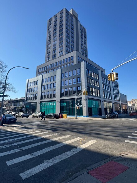 815 Kings Hwy, Brooklyn, NY à louer - Photo de l’immeuble – Image 1 sur 23