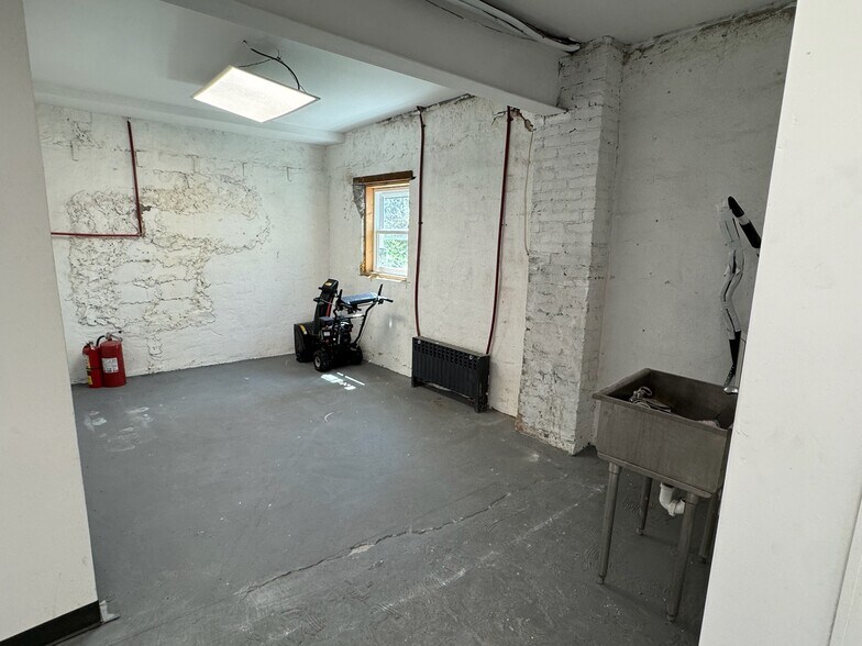 244 Maple Pl, Mineola, NY à louer - Photo de l’immeuble – Image 3 sur 9