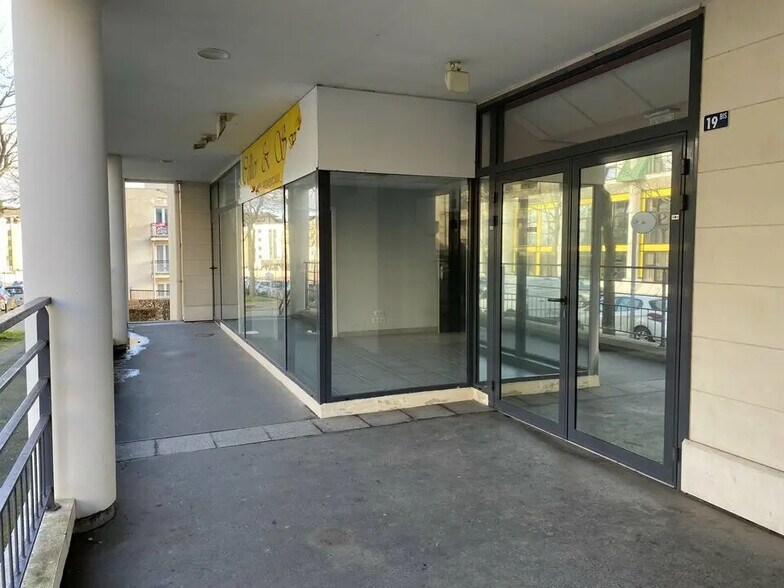 Local d’activités dans Caen à louer - Photo de l’immeuble – Image 3 sur 12