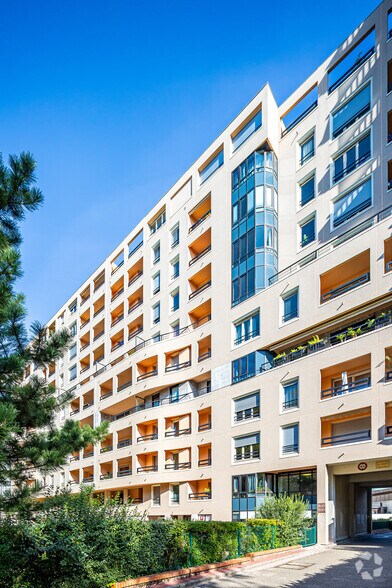 Immeuble residentiel dans Lyon à vendre - Photo de l’immeuble – Image 2 sur 2