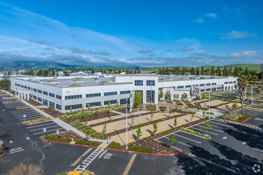 5160 Hacienda Dr, Dublin, CA à louer - Photo de l’immeuble – Image 1 sur 12