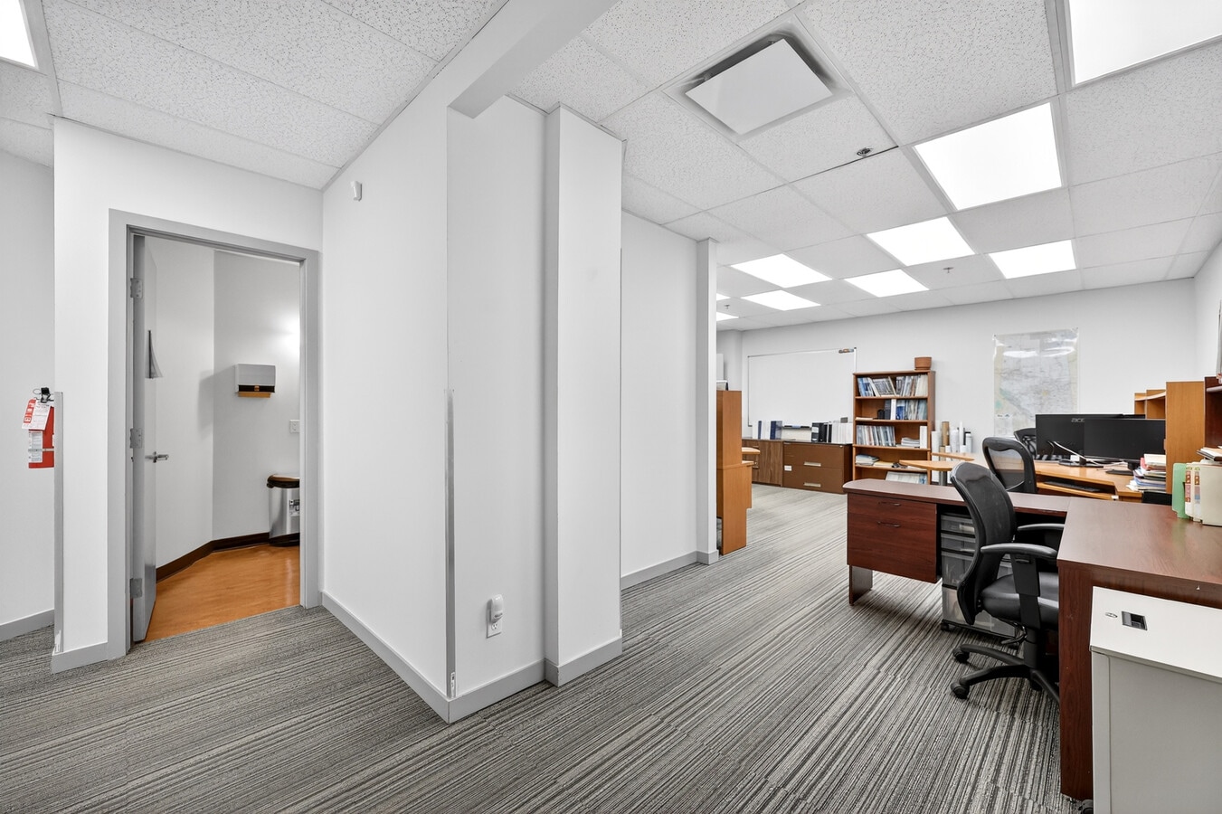 5700 1st St SW, Calgary, AB T2H 0G1 - Lot 138 & 140 - - Photo intérieure - Image 2 of 10