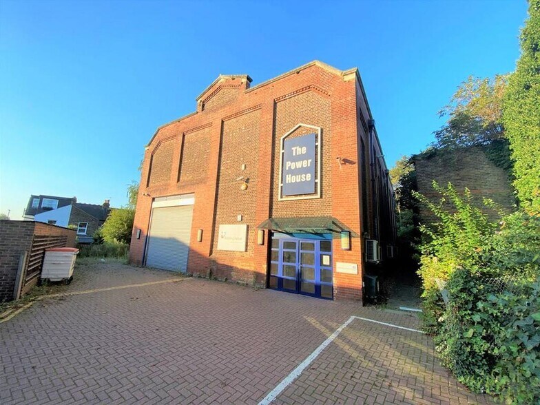 1 Linkfield Rd, Isleworth à vendre - Photo de l’immeuble – Image 2 sur 31