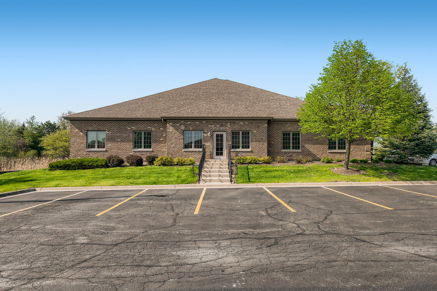 108 S Wynstone Park Dr, North Barrington, IL à louer - Photo de l’immeuble – Image 3 sur 28