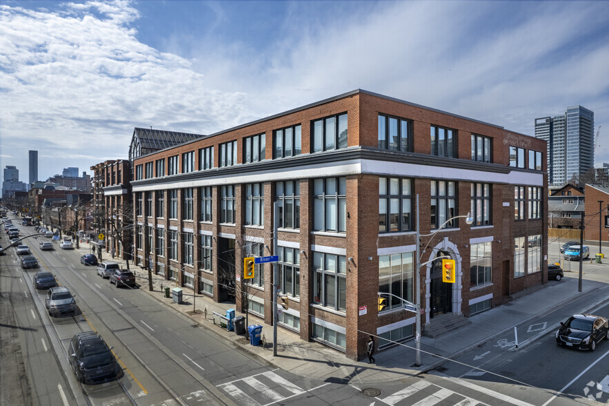 550-554 Queen St E, Toronto, ON à louer - Photo de l’immeuble – Image 3 sur 4