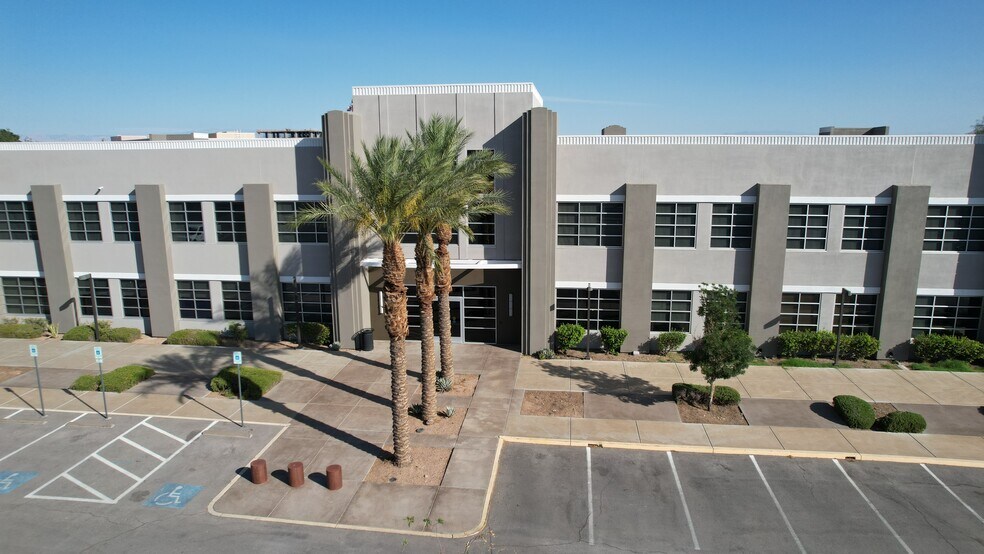 311 S Water St, Henderson, NV à louer - Photo de l’immeuble – Image 3 sur 7