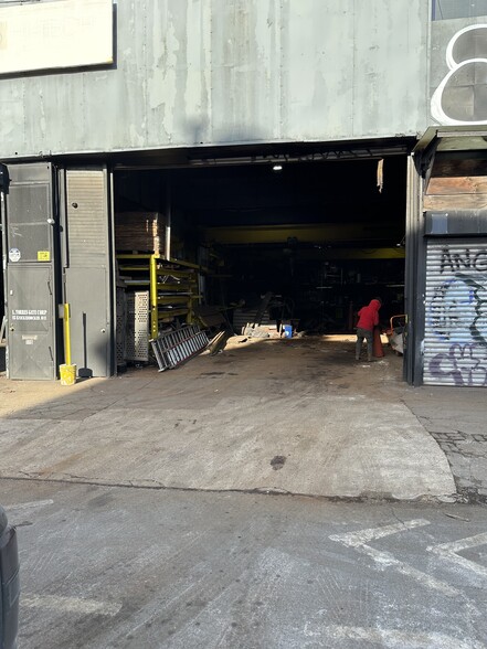 109-115 Knickerbocker Ave, Brooklyn, NY à louer - Photo de l’immeuble – Image 3 sur 4