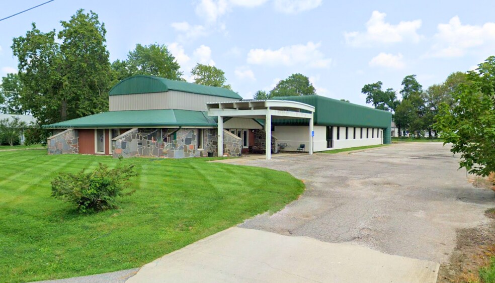 111 Aiken St, Hope, IN à louer - Photo de l’immeuble – Image 1 sur 27