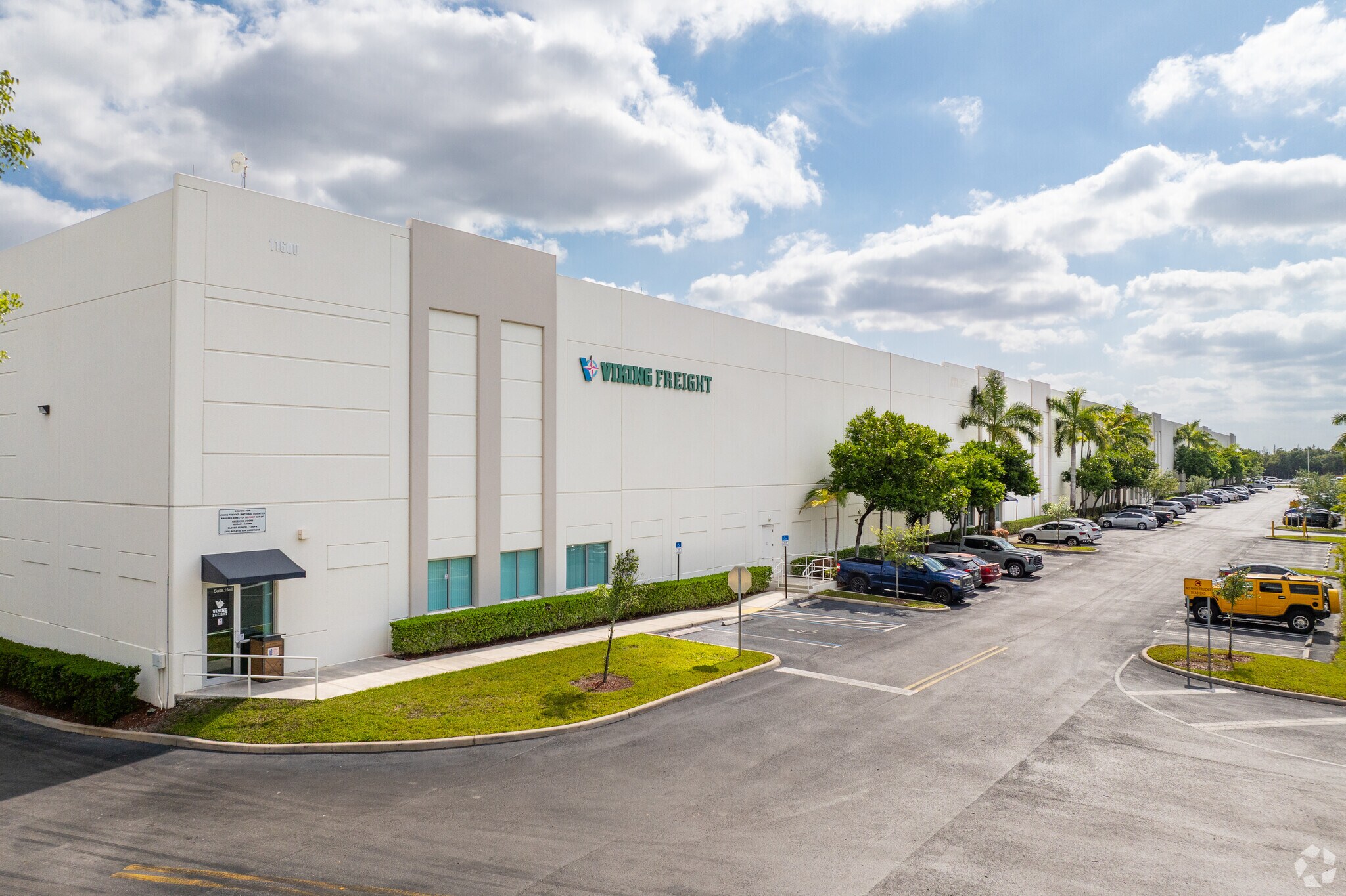 11600 NW 91st St, Miami, FL à louer Photo principale– Image 1 sur 10