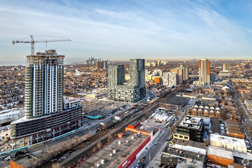 1245 Dupont St, Toronto, ON à louer - Aérien – Image 2 sur 13