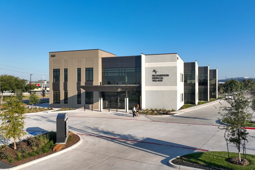3261 E. President George Bush Hwy, Richardson, TX à louer - Photo principale – Image 1 sur 6