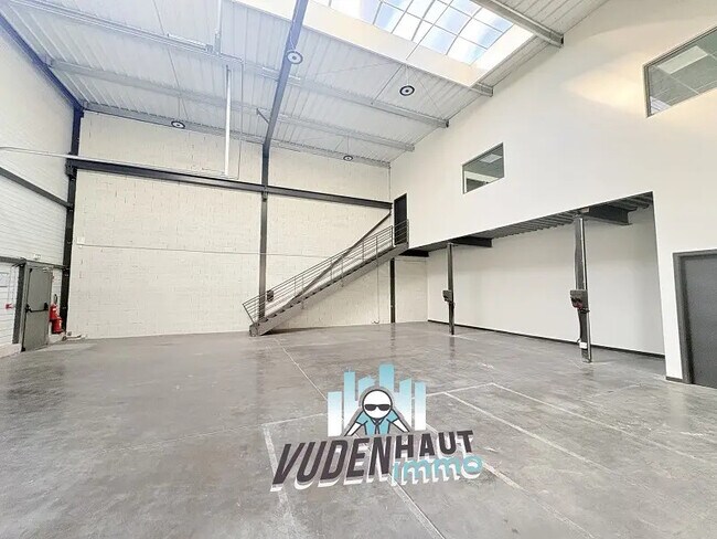 Plus de détails pour Local d'activités, Industriel/Logistique à louer