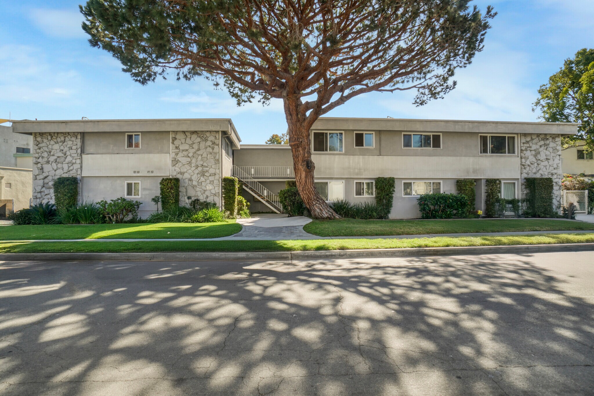 18216 Kingsdale Ave, Redondo Beach, CA à vendre Photo principale– Image 1 sur 19